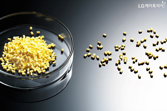 자동차, 가전·IT 제품에 사용되는 합성수지 ABS. <LG화학 블로그>